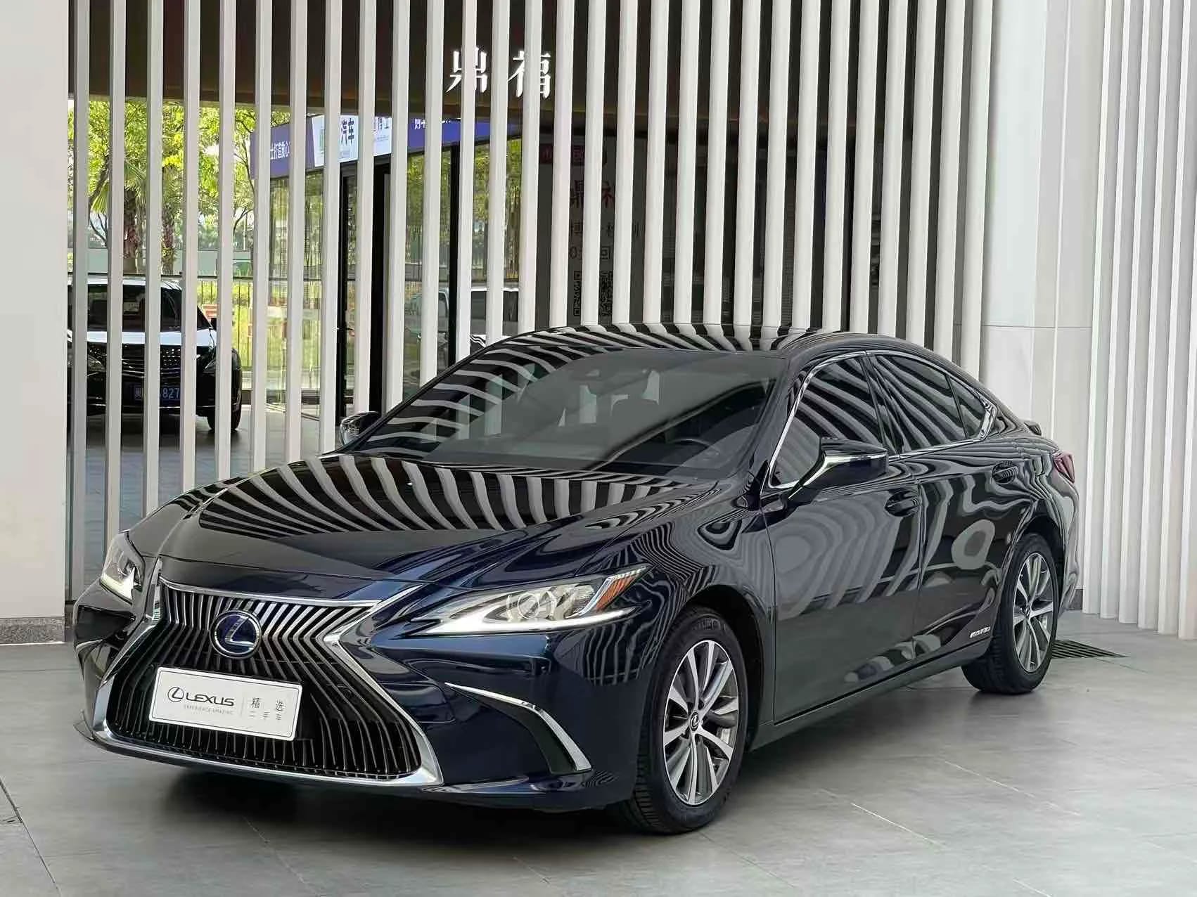 Lexus ES 2021