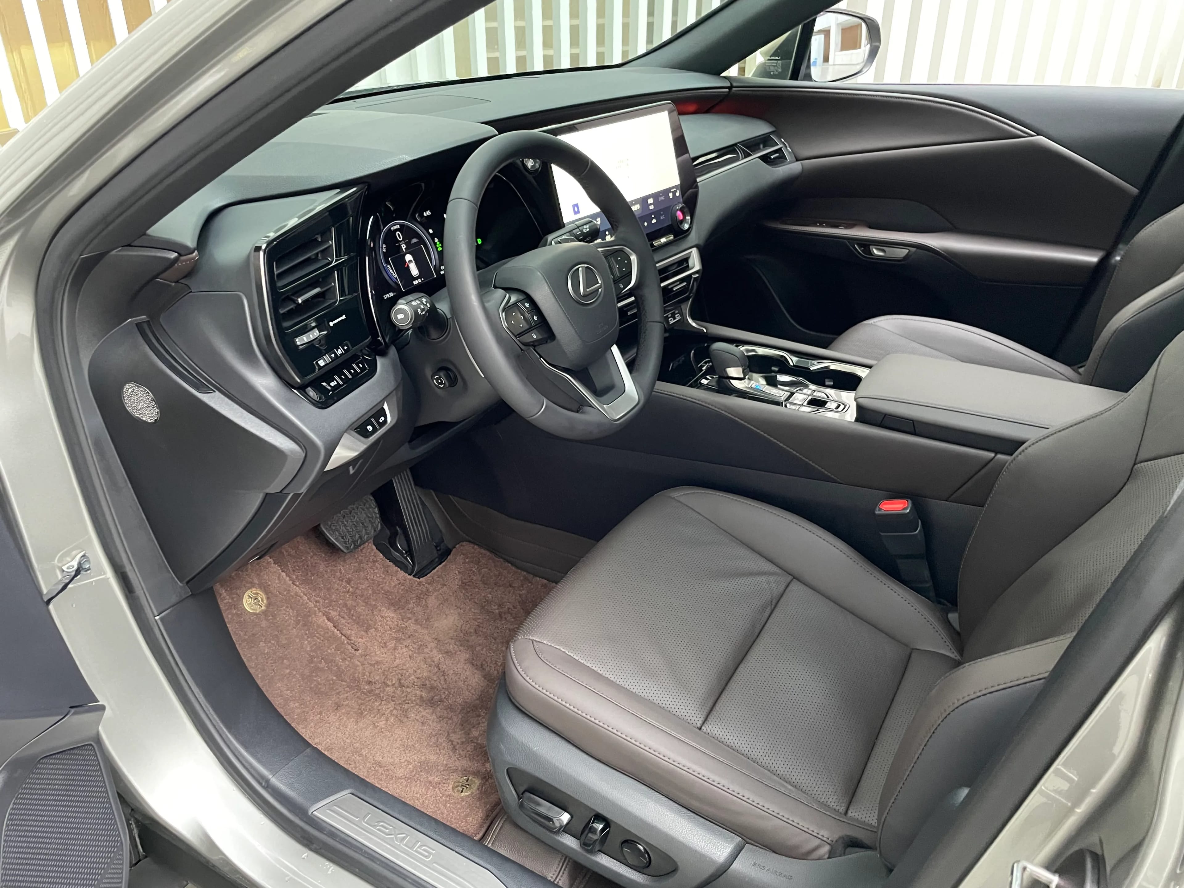 Lexus RX 2023 3