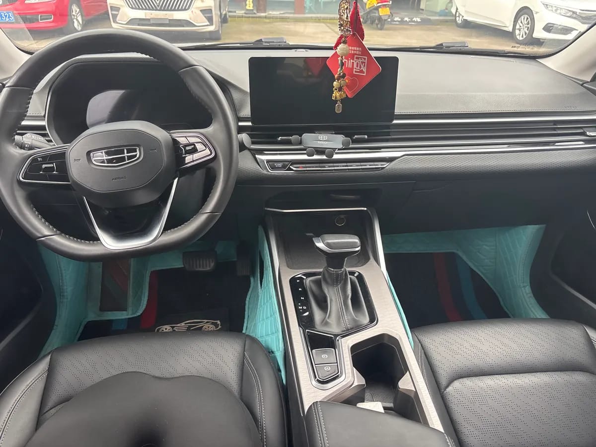 Geely 2022 4 1.5L CVT 5