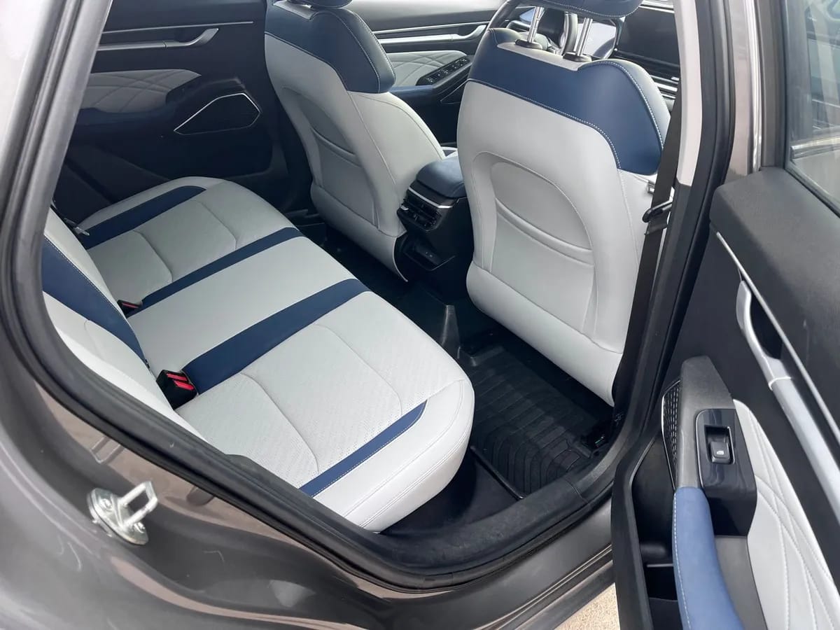Geely 2022 4 1.5L CVT 8