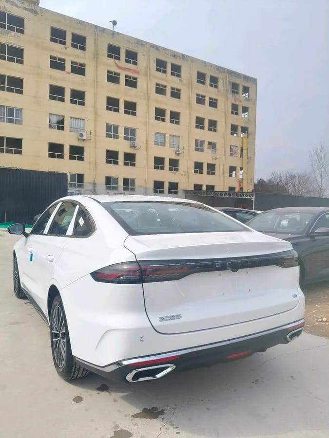 Geely 2026 5 1.5L CVT 6