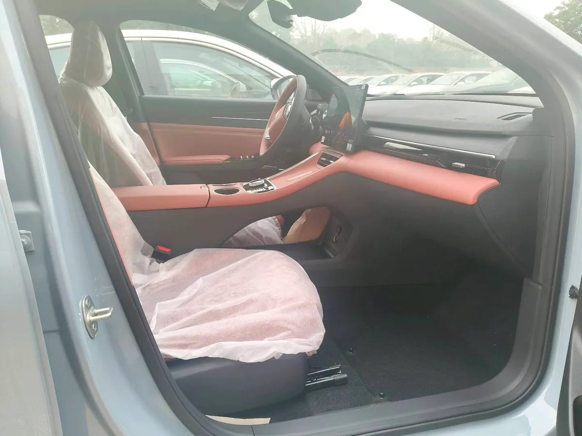 Geely L6 2025 EM-i 140km ��+ 2