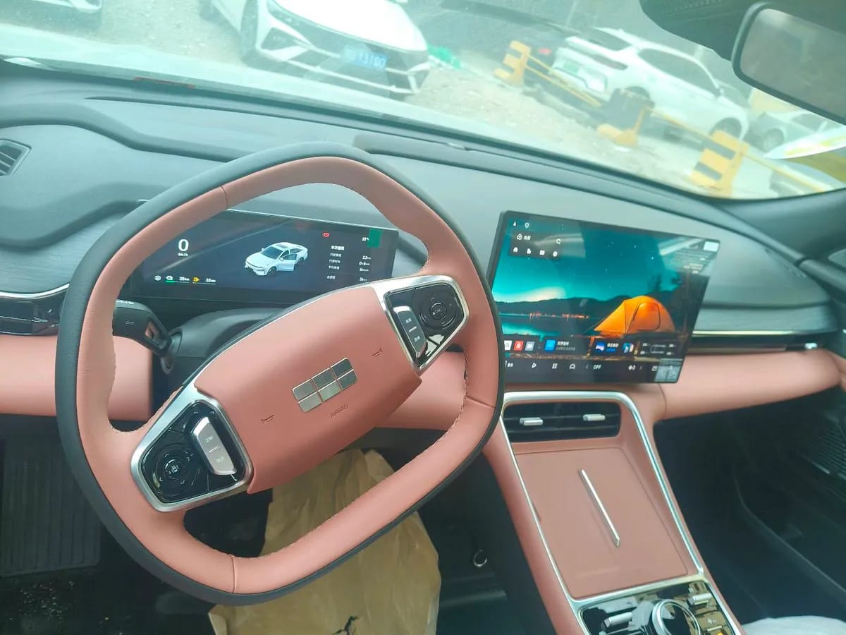 Geely L6 2025 EM-i 140km ��+ 3