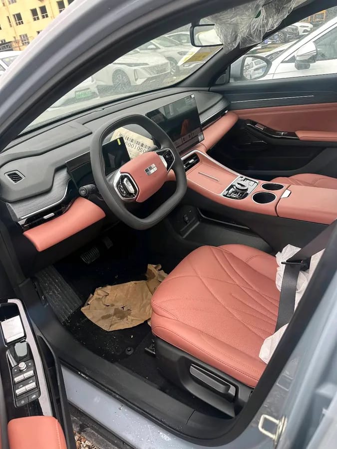 Geely L6 2025 EM-i 60km 3