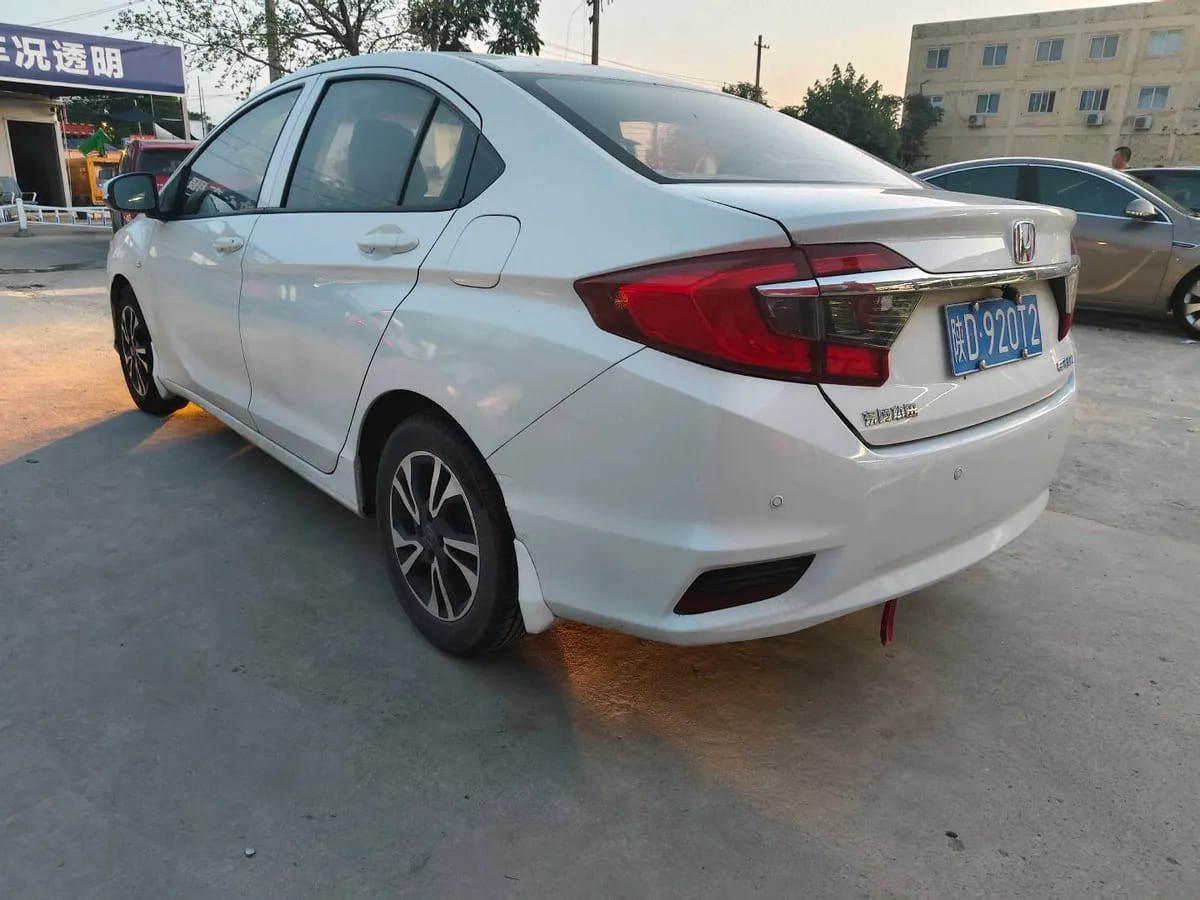 Honda 2016 1.5L CVT V 4