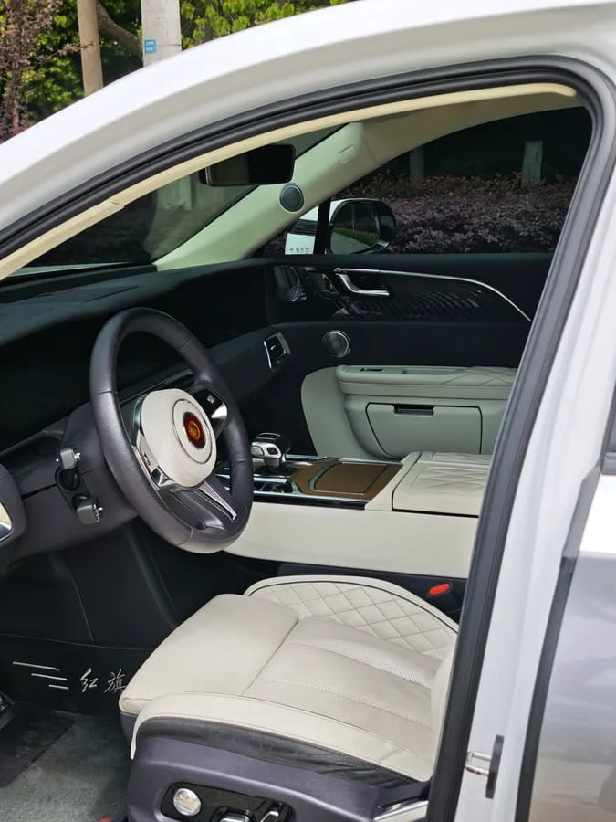 Hongqi E-HS9 2021 510km 9