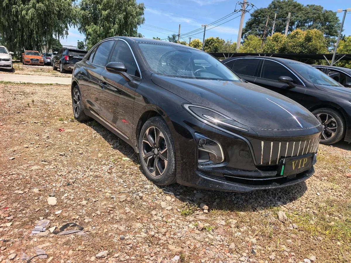 Hongqi E-QM5 2023 2