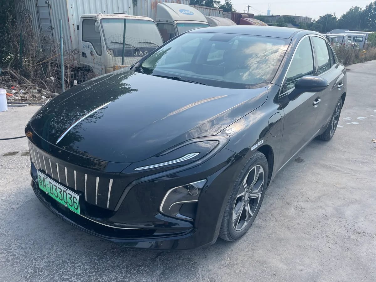 Hongqi E-QM5 2023 ��