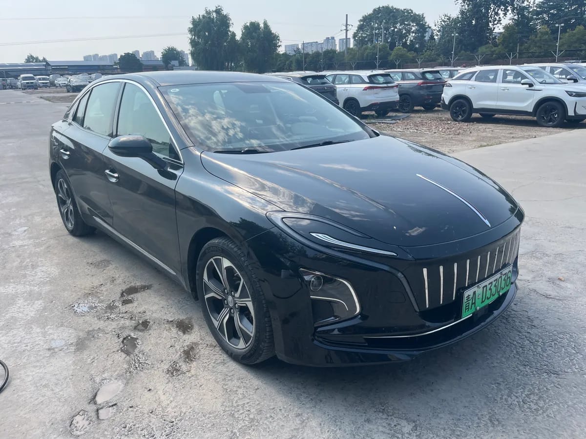 Hongqi E-QM5 2023 �� 2