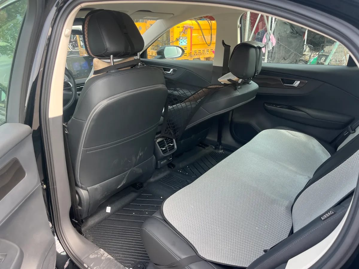 Hongqi E-QM5 2023 �� 4
