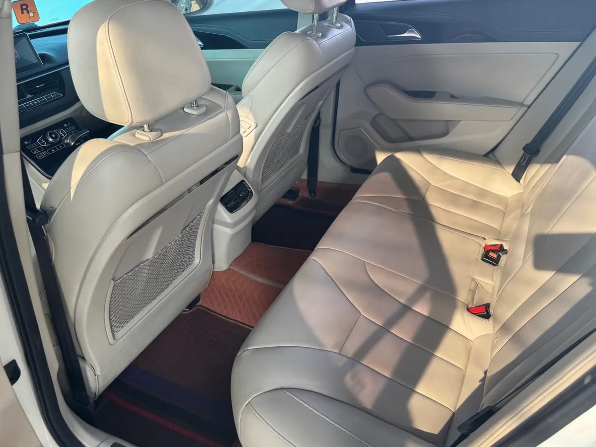 Hongqi H5 2018 30TD 5