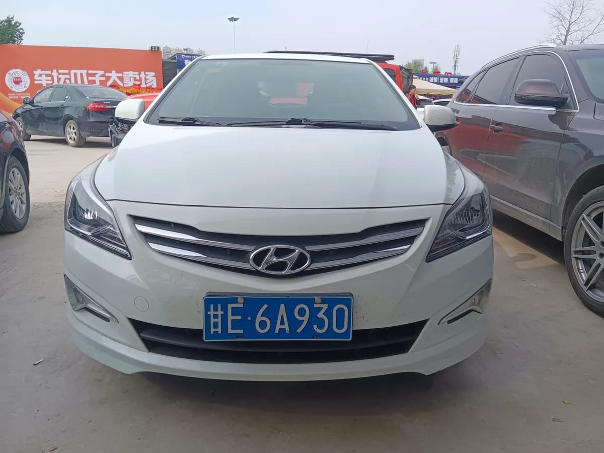 Hyundai 2014 1.4L GLX 2