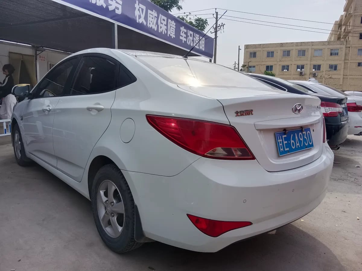 Hyundai 2014 1.4L GLX 5