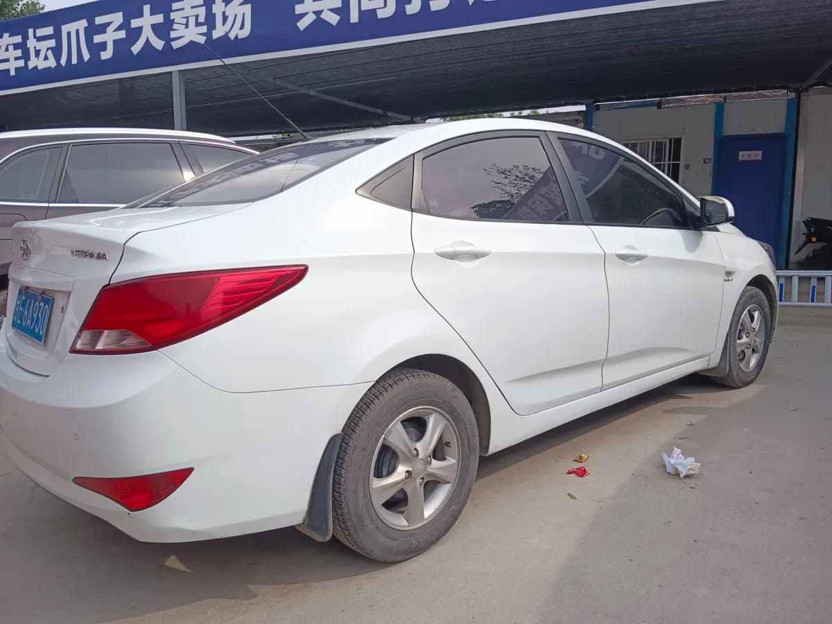 Hyundai 2014 1.4L GLX 6