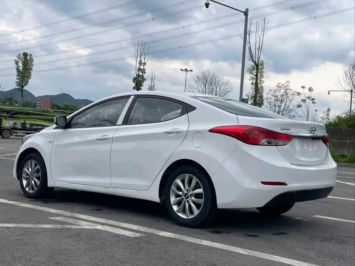Hyundai 2015 1.6L 7