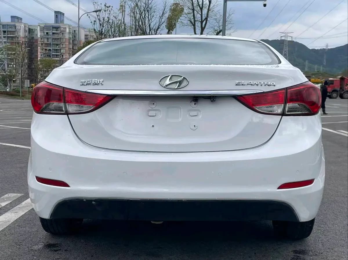 Hyundai 2015 1.6L 8