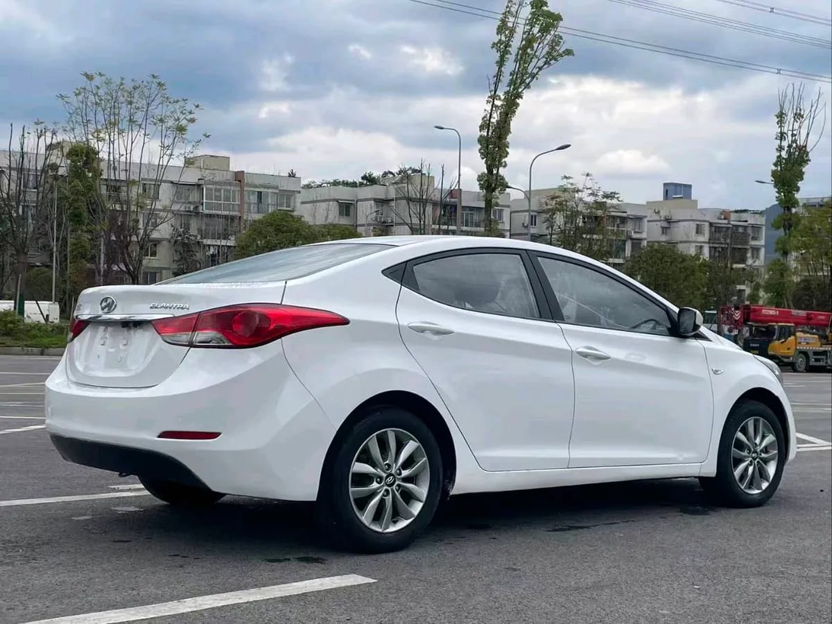 Hyundai 2015 1.6L 9