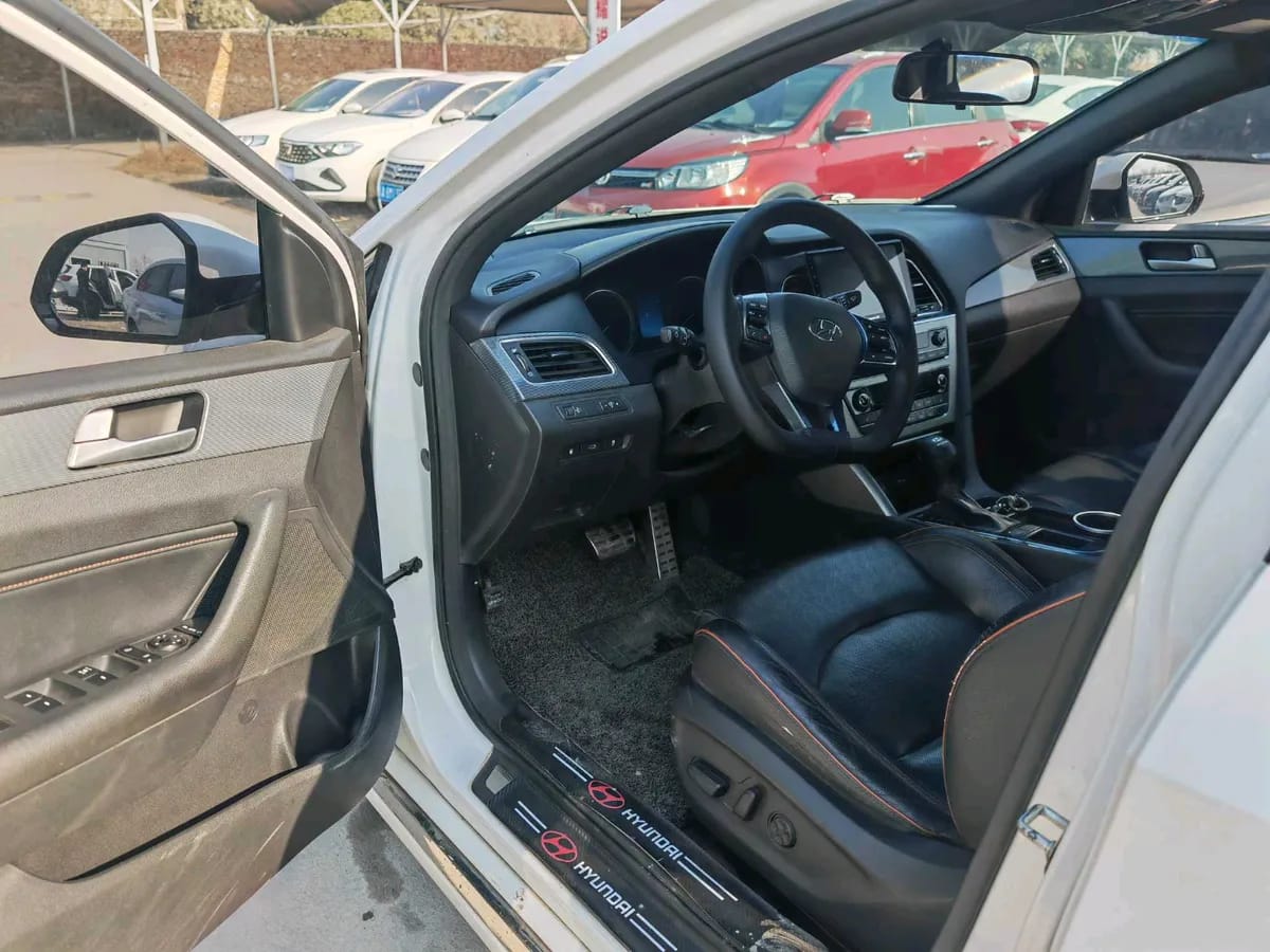 Hyundai 2015 1.6T GLS 3