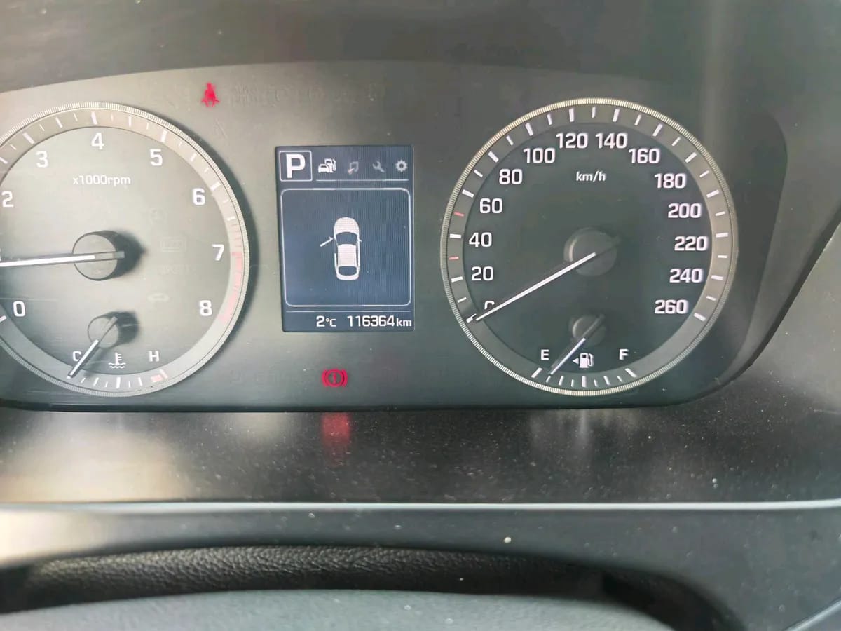 Hyundai 2015 1.6T GLS 4