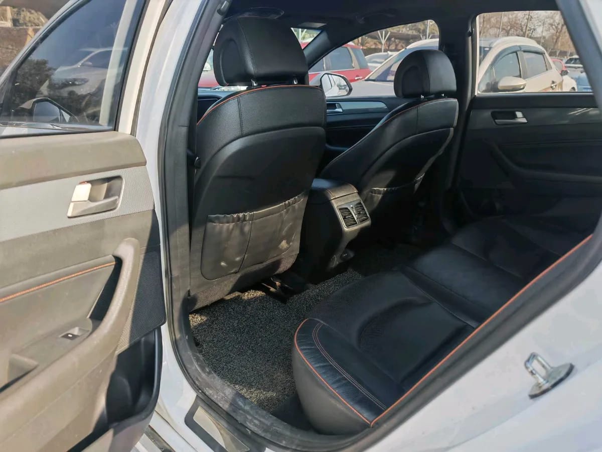 Hyundai 2015 1.6T GLS 5
