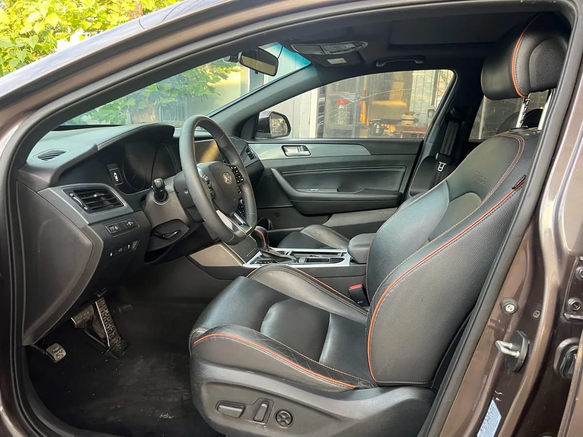 Hyundai 2015 1.6T GLX 7