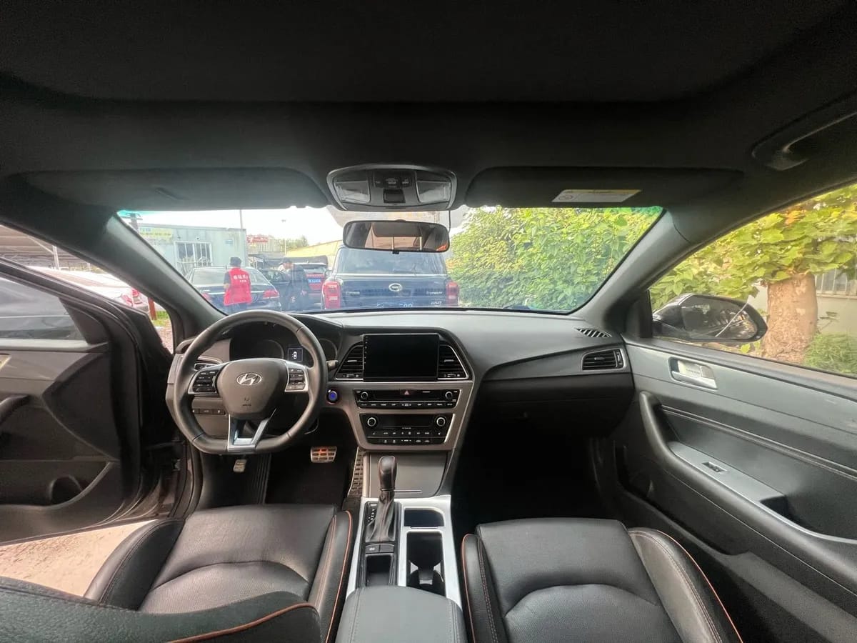 Hyundai 2015 1.6T GLX 9
