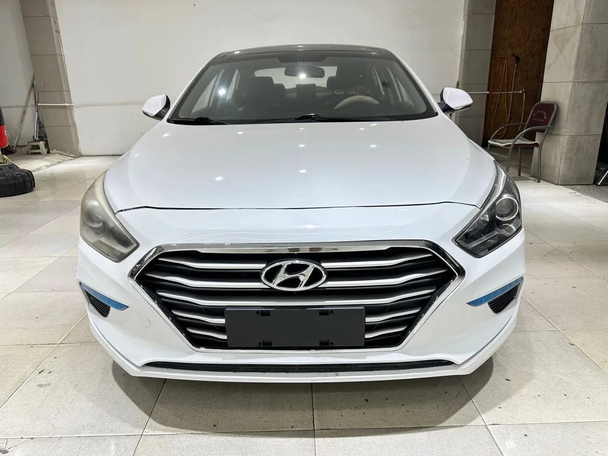 Hyundai 2017 1.8L GLS 2