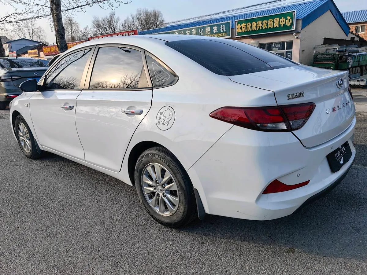 Hyundai 2018 1.6L GLS V 2