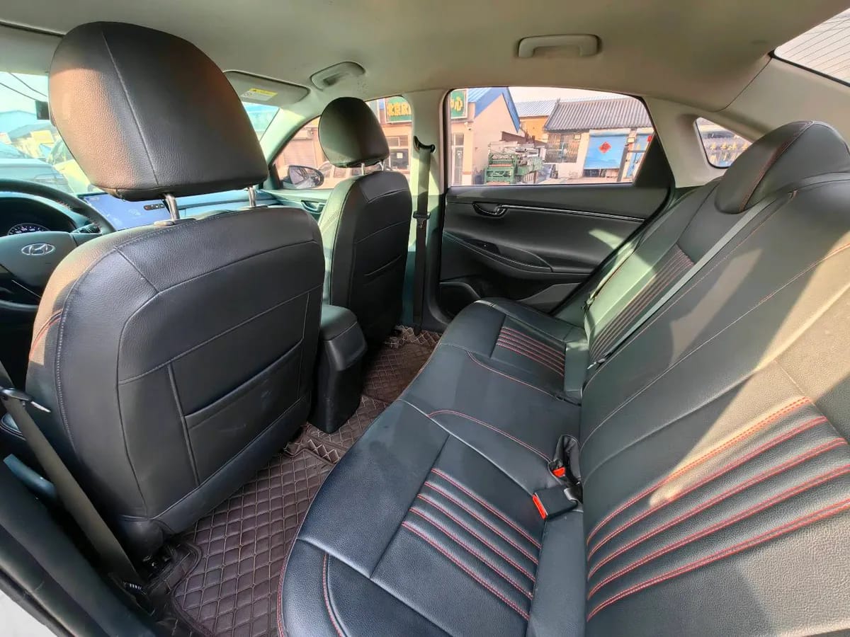 Hyundai 2018 1.6L GLS V 8