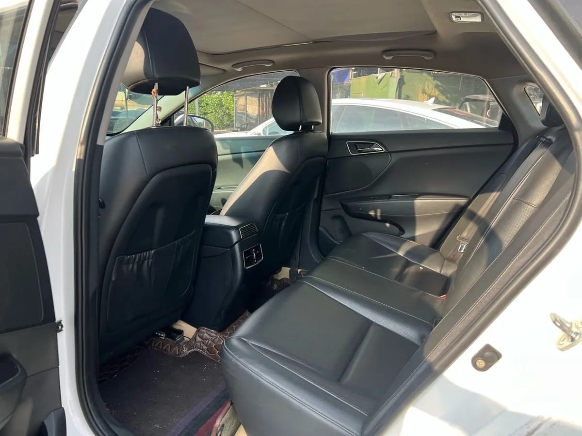 Hyundai 2019 1.8L DLX VI 8