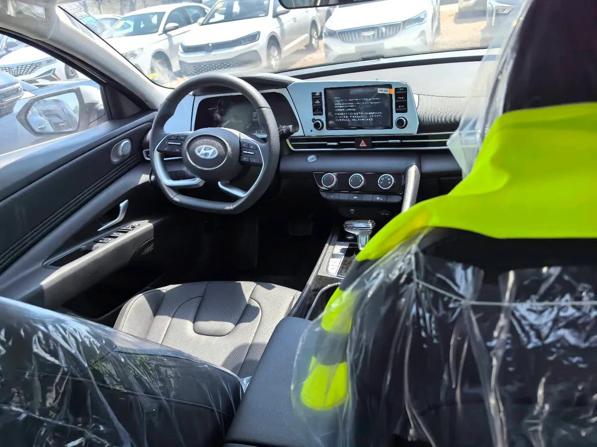 Hyundai 2022 1.5L CVT LUX 4