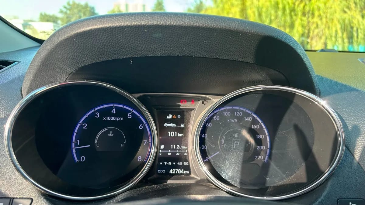 Hyundai ix35 2015 2.0L V 8