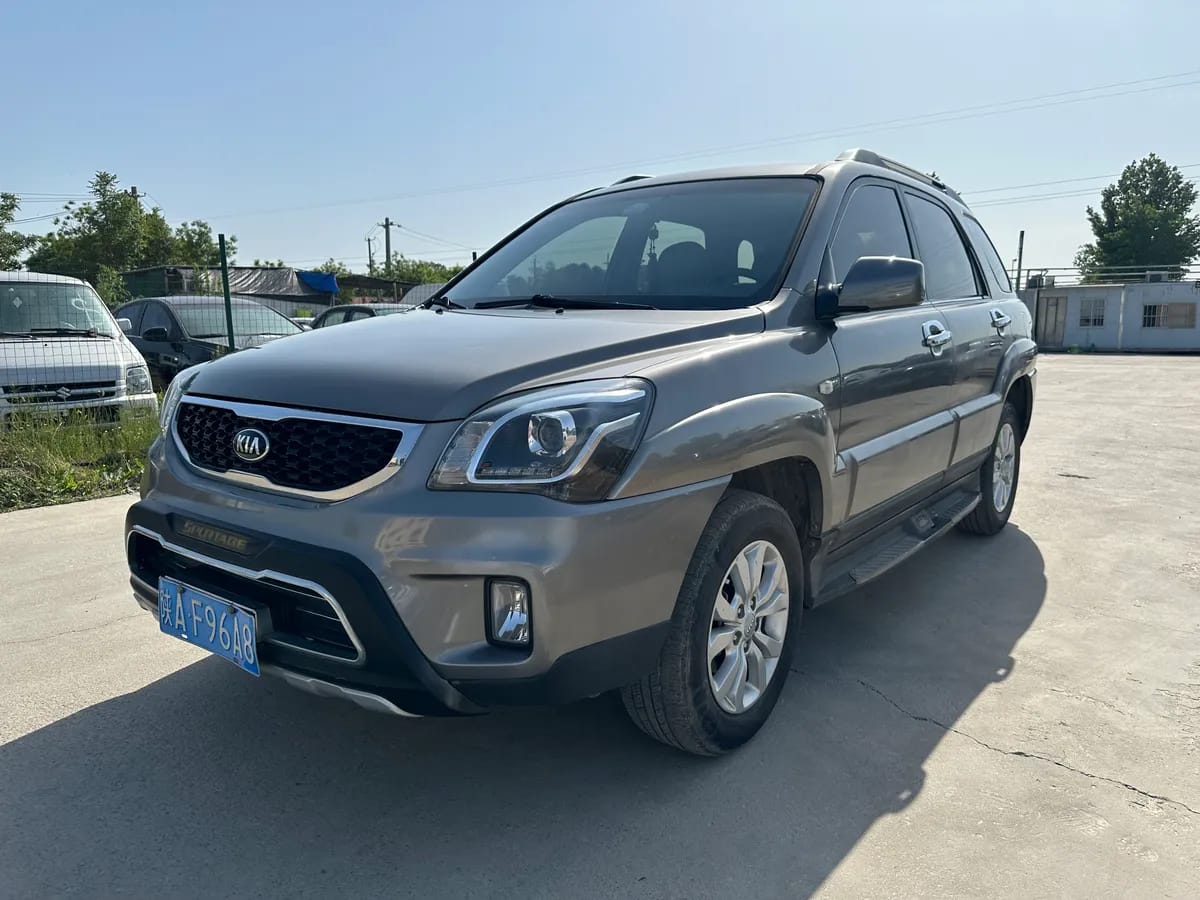 Kia 2013 2.0L GL 2