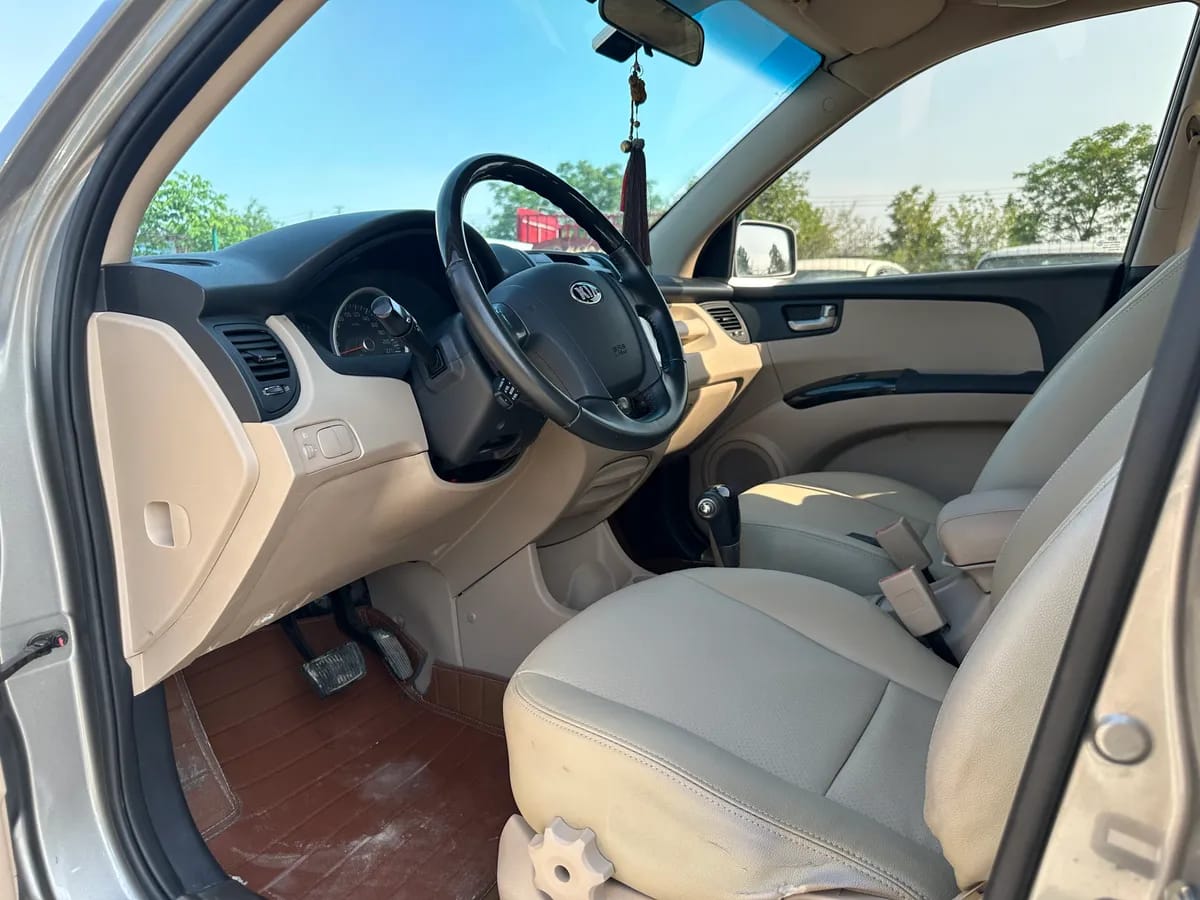 Kia 2013 2.0L GL 5