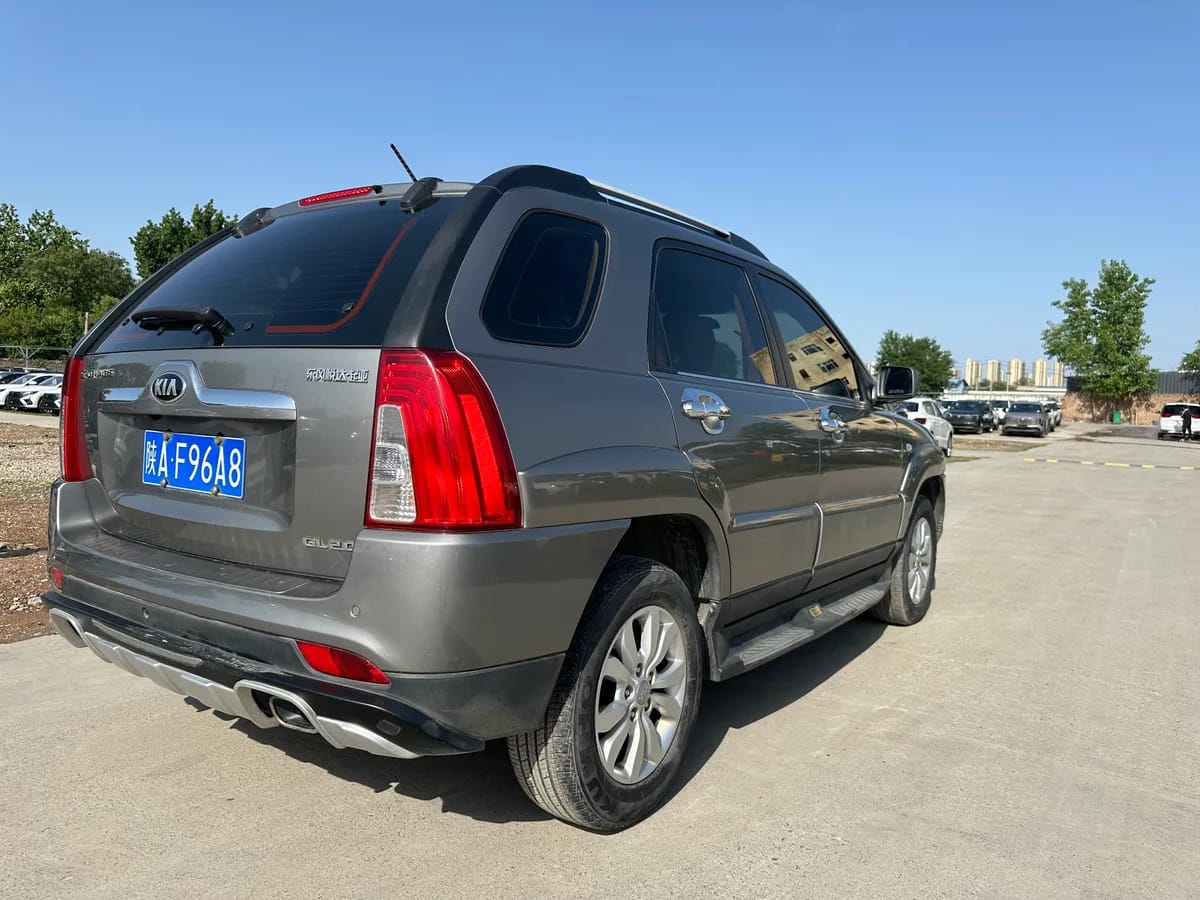 Kia 2013 2.0L GL 6