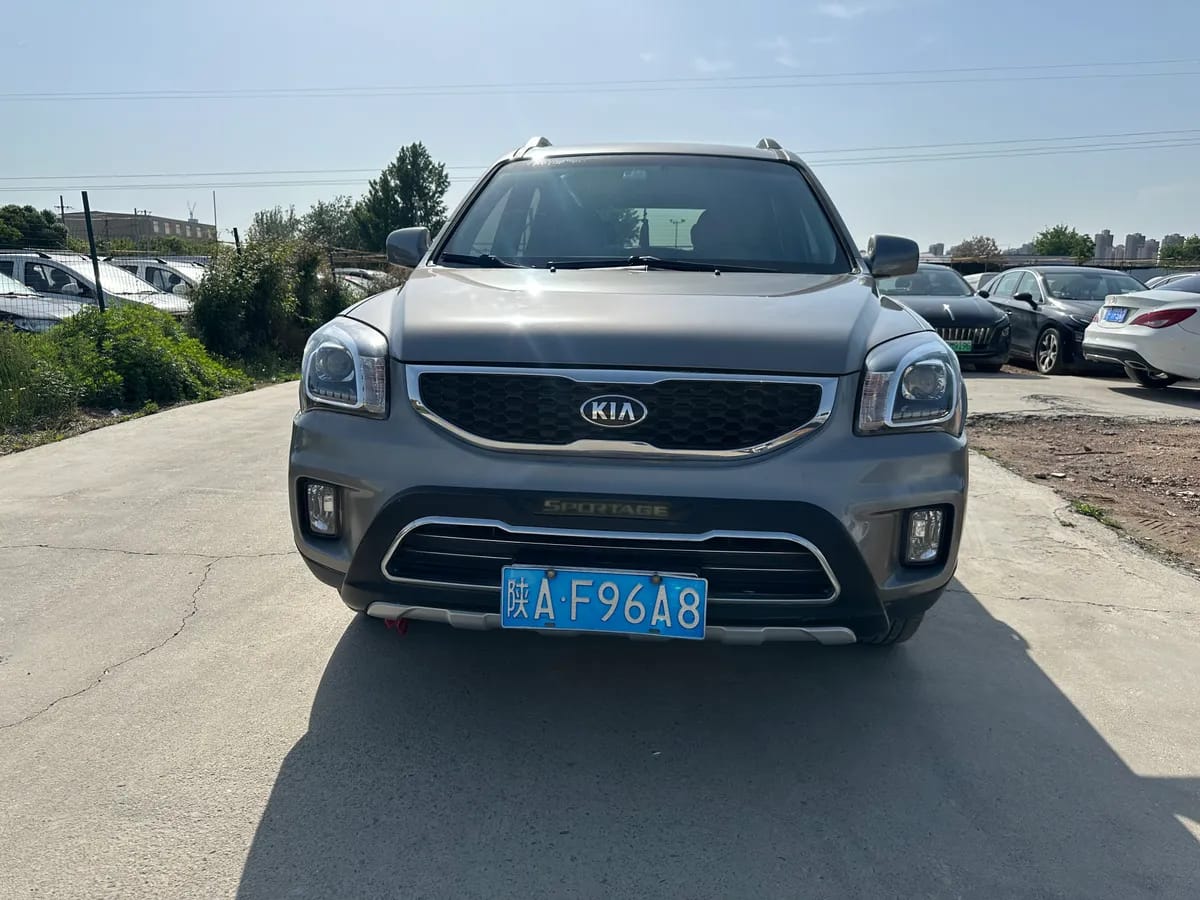 Kia 2013 2.0L GL 7