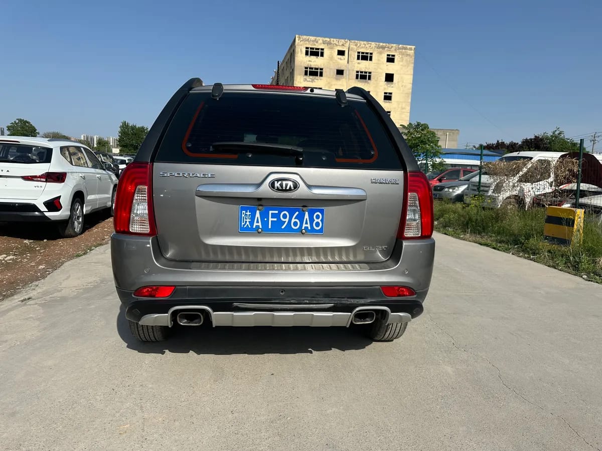 Kia 2013 2.0L GL 8
