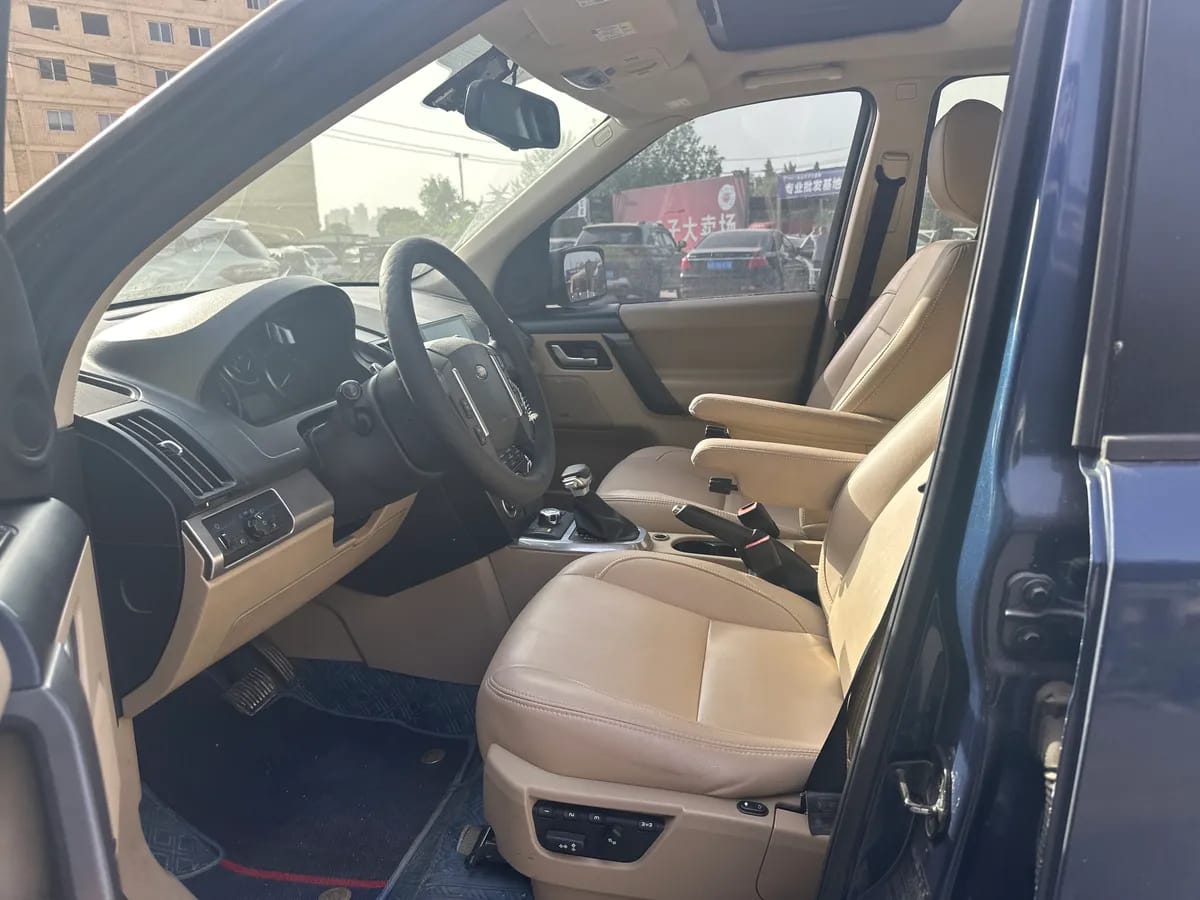 Land Rover 2 2009 3.2L 8