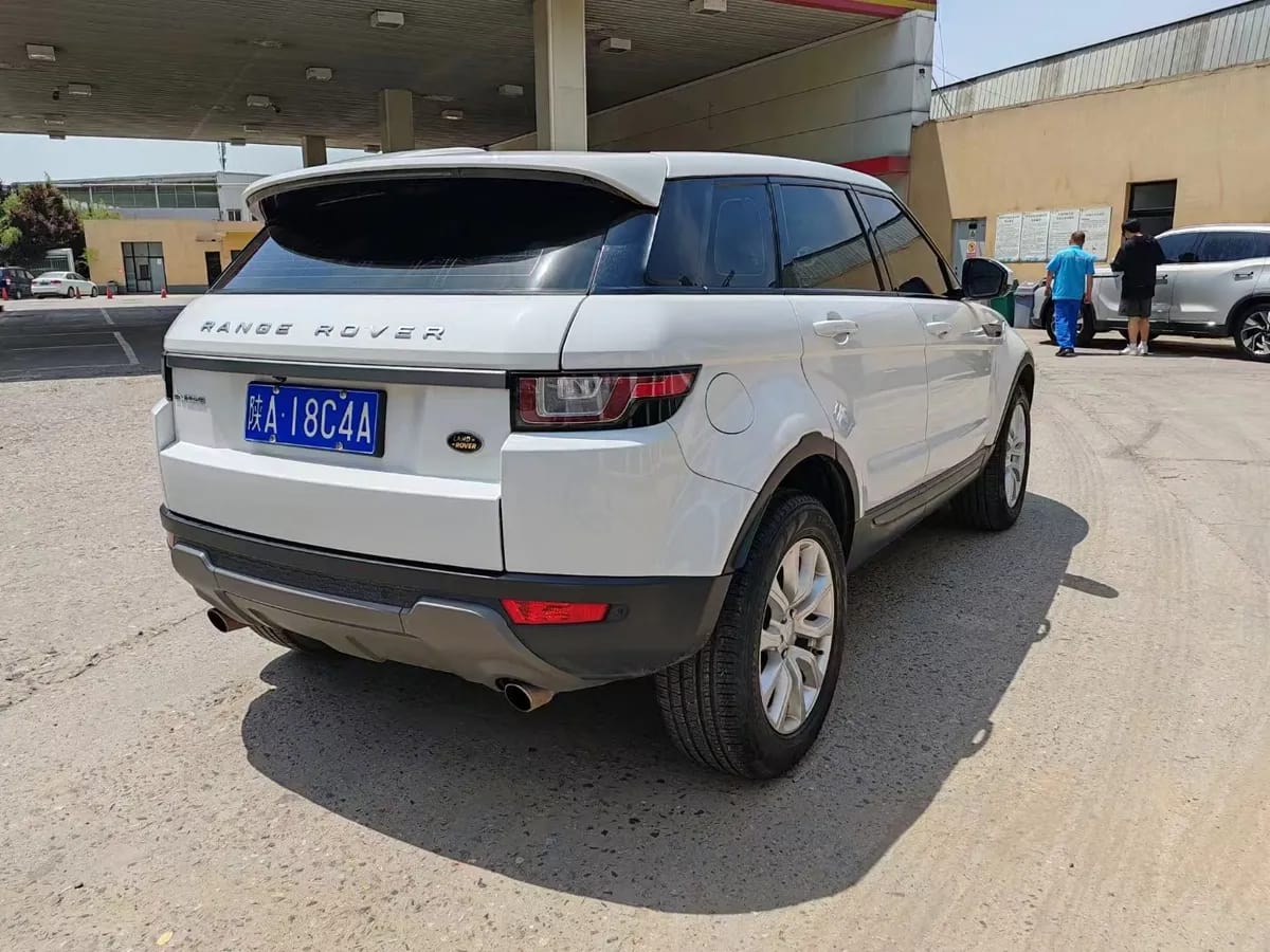 Land Rover 2016 2.0T SE 8