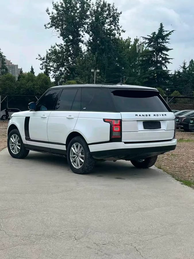 Land Rover ( ) 2016 3.0L Vogue 4