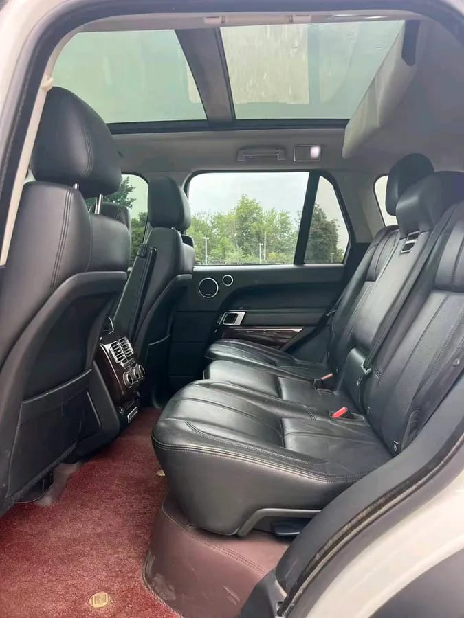 Land Rover ( ) 2016 3.0L Vogue 7