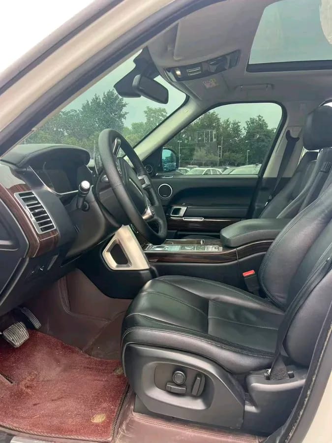 Land Rover ( ) 2016 3.0L Vogue 9