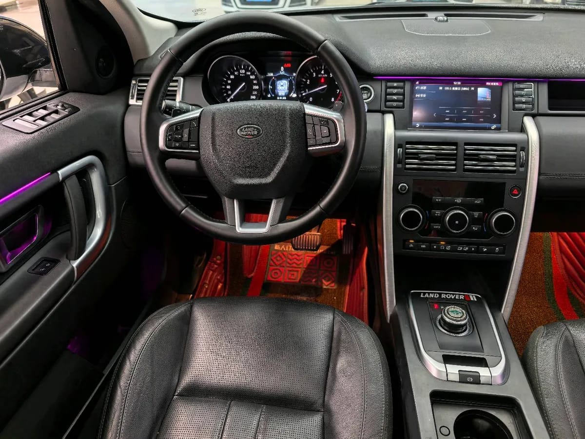 Land Rover 2017 2.0T SE 6