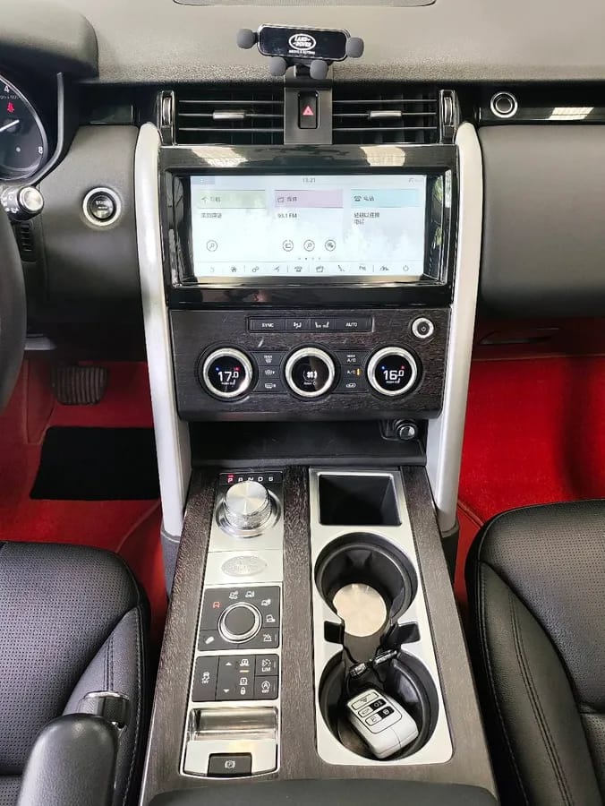 Land Rover ( ) 2018 3.0 SC V6 SE 7