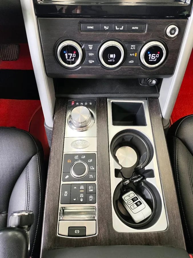 Land Rover ( ) 2018 3.0 SC V6 SE 8
