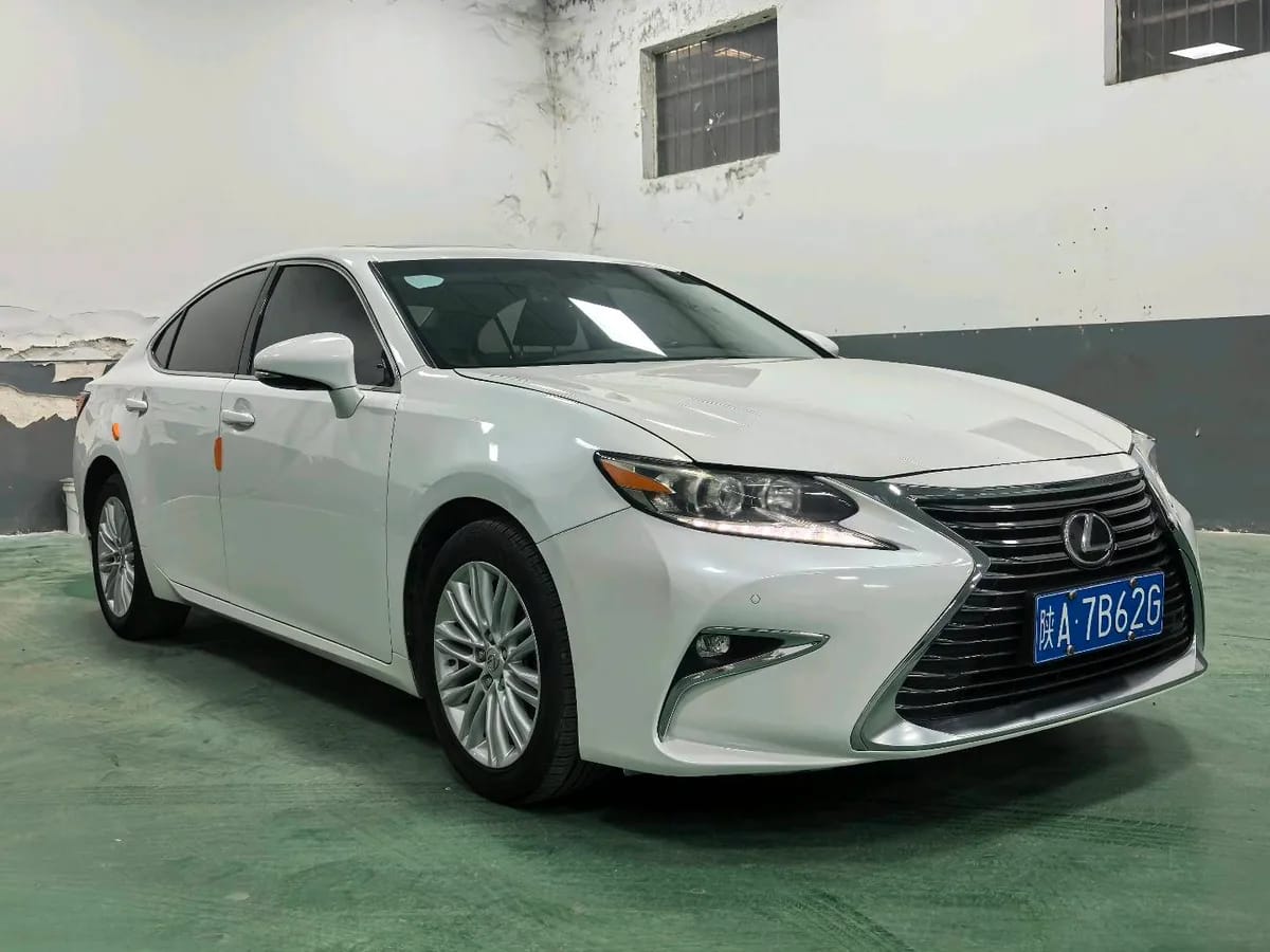 Lexus ES 2015 200 2