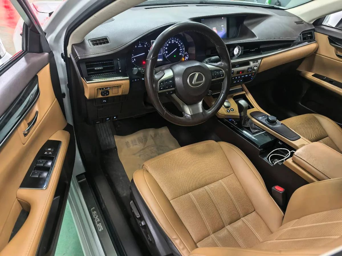 Lexus ES 2015 200 3