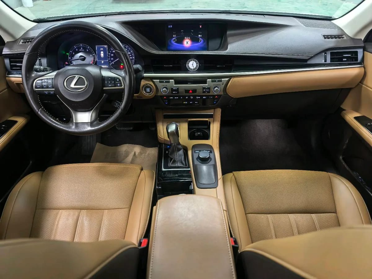 Lexus ES 2015 200 4