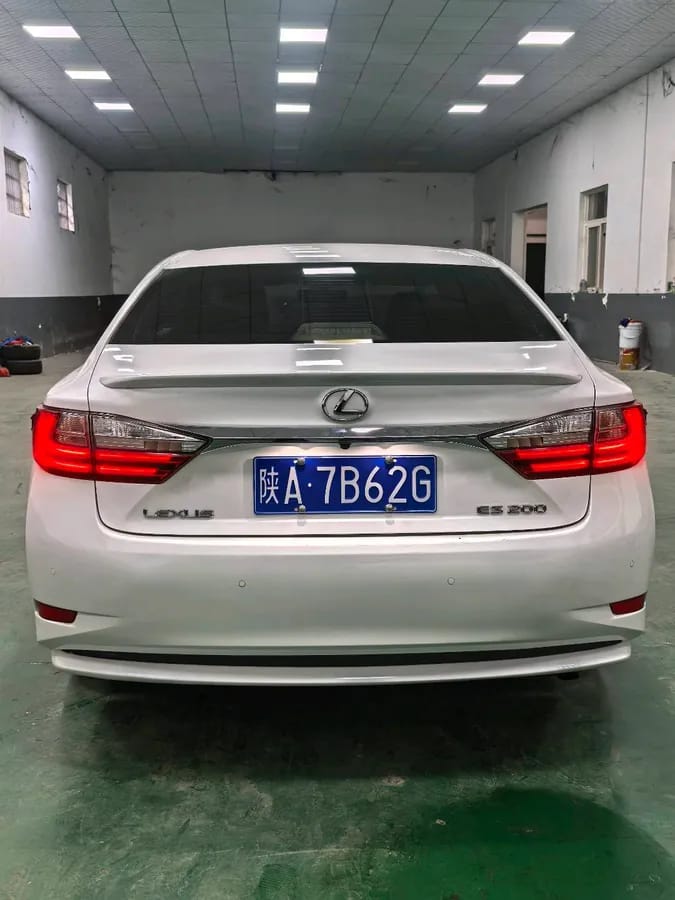Lexus ES 2015 200 10