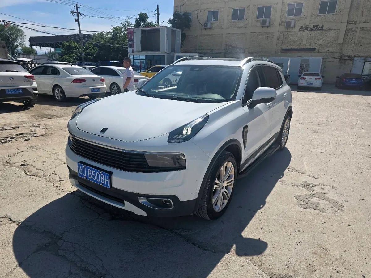 Lynk & Co 01 2017 2.0T Pro